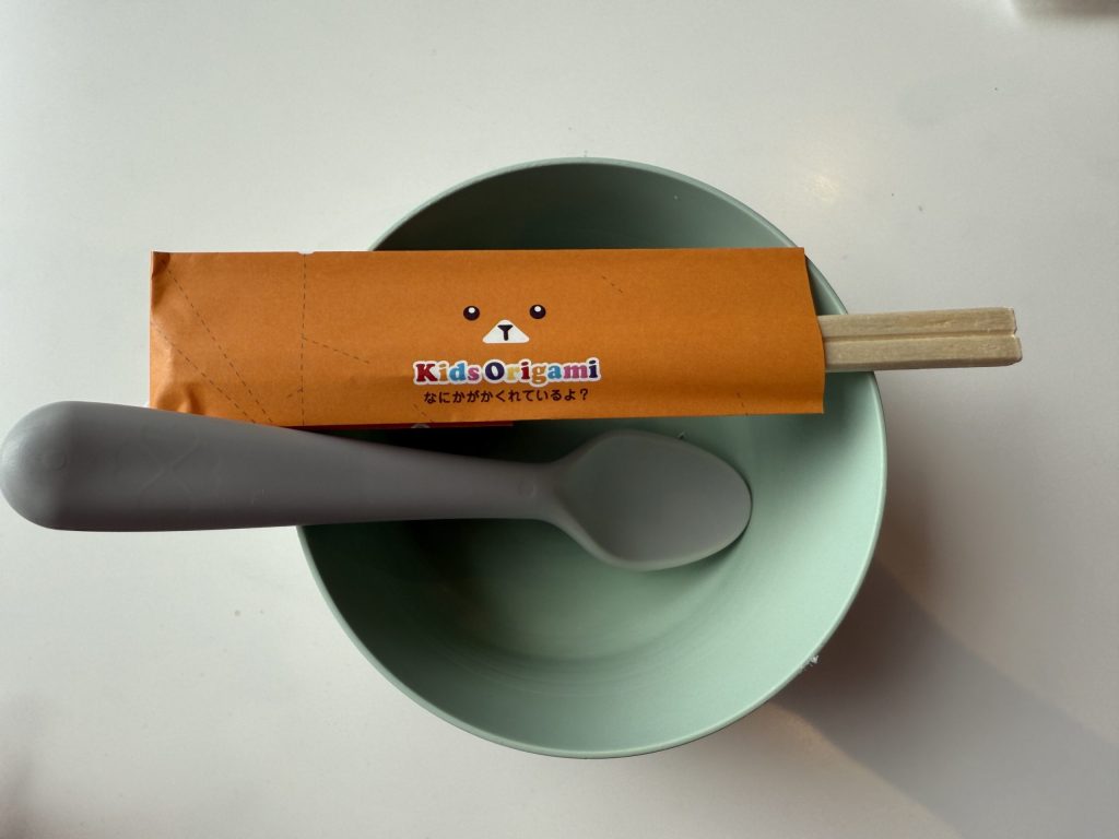 サクラカフェのキッズメニューに付いてくる折り紙カトラリー